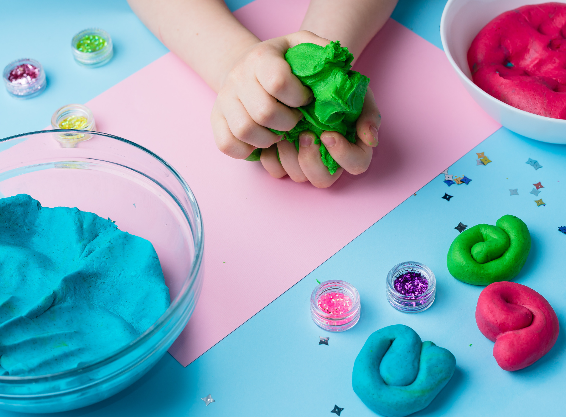 selbstgemachte Knete bunt, DIY, spielen